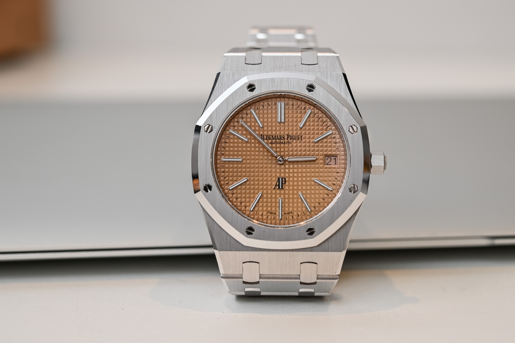 THE WHITE GOLD, SALMON DIAL UK REPLICA AUDEMARS PIGUET ROYAL OAK JUMBO 15202BC