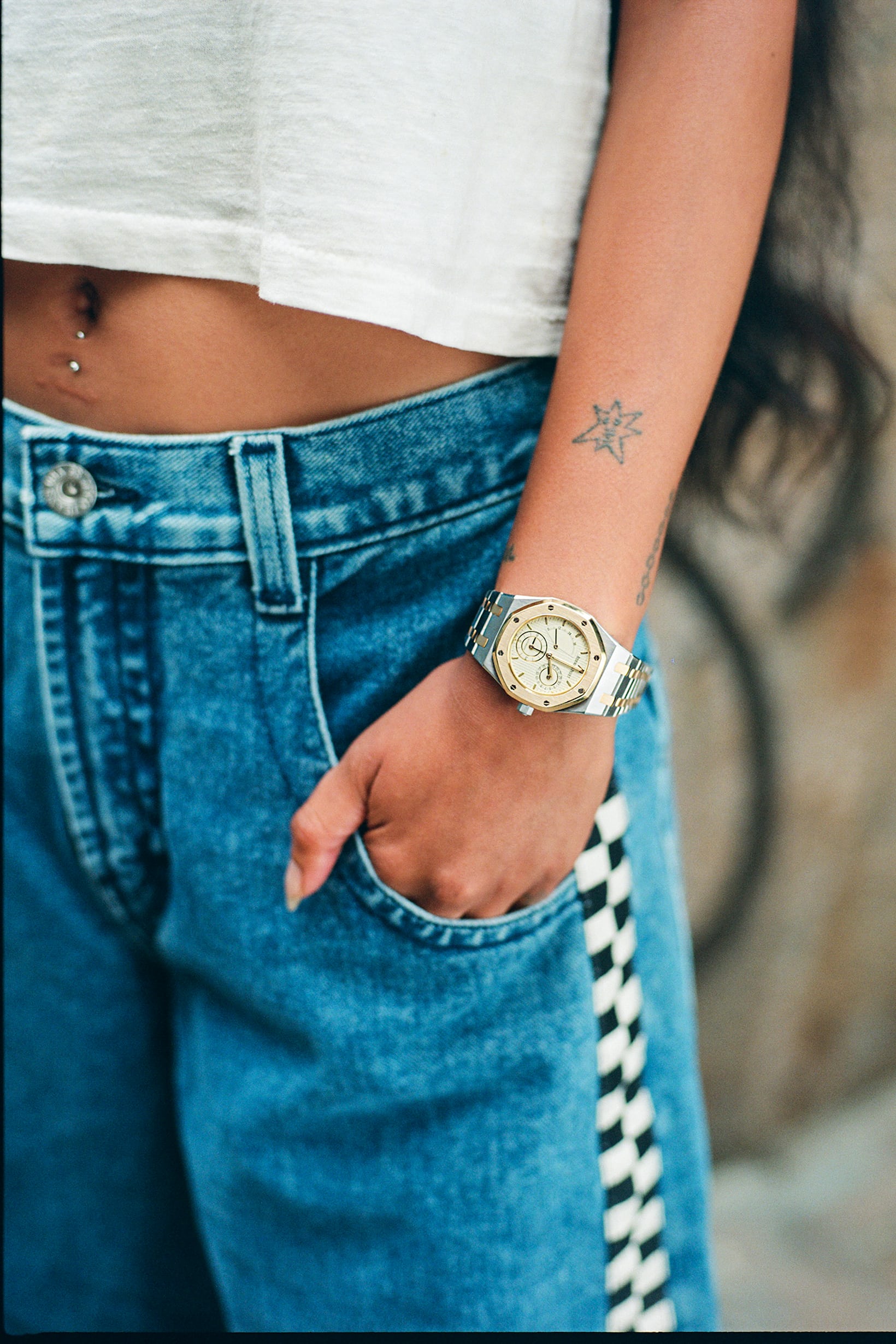 Styling ’90s Replica Watches UK Online With ’90s Fashion And Keeping Things Tubular